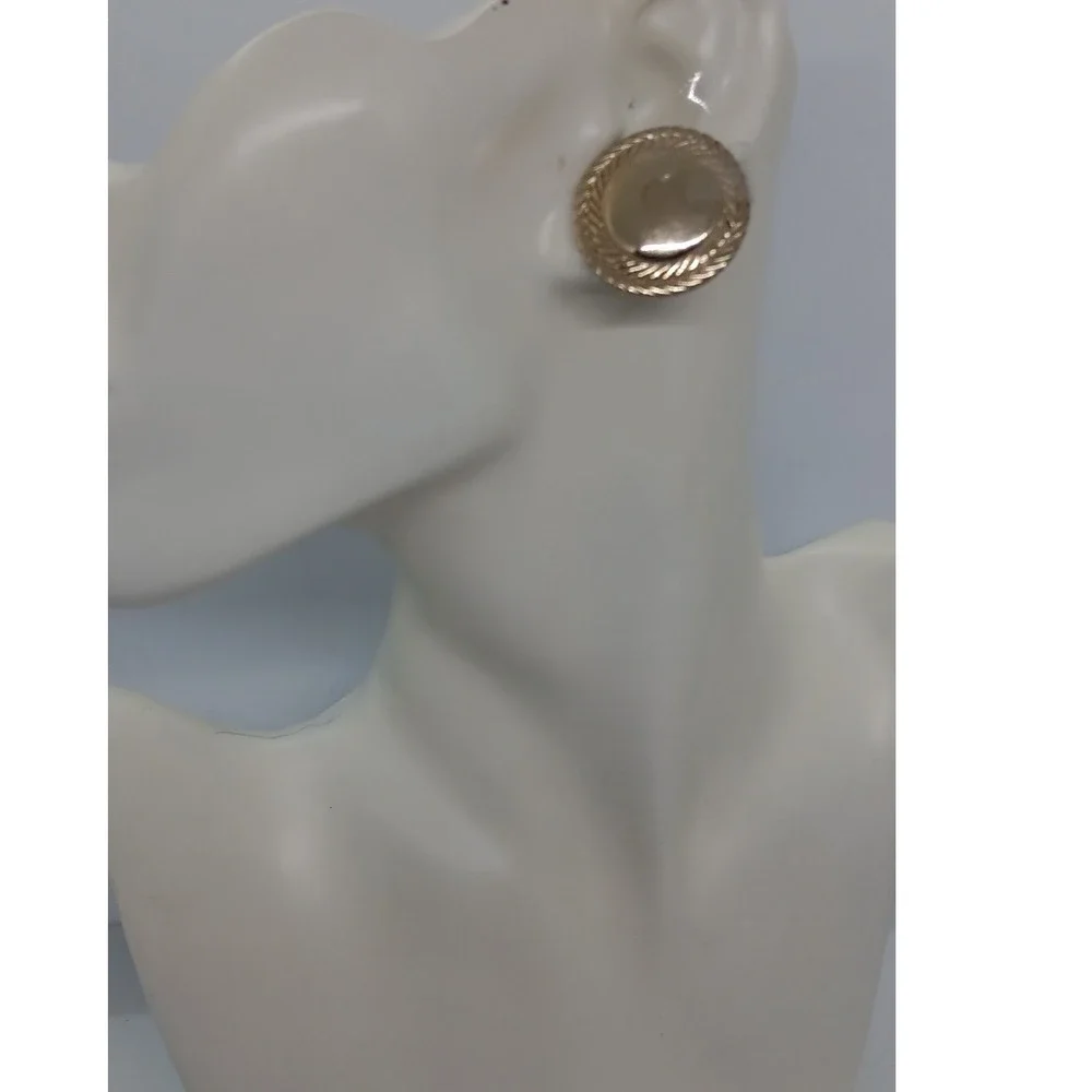 Monet Womens Grooved Gold Tone Round Clip On Earrings Vintage Button Style #20
